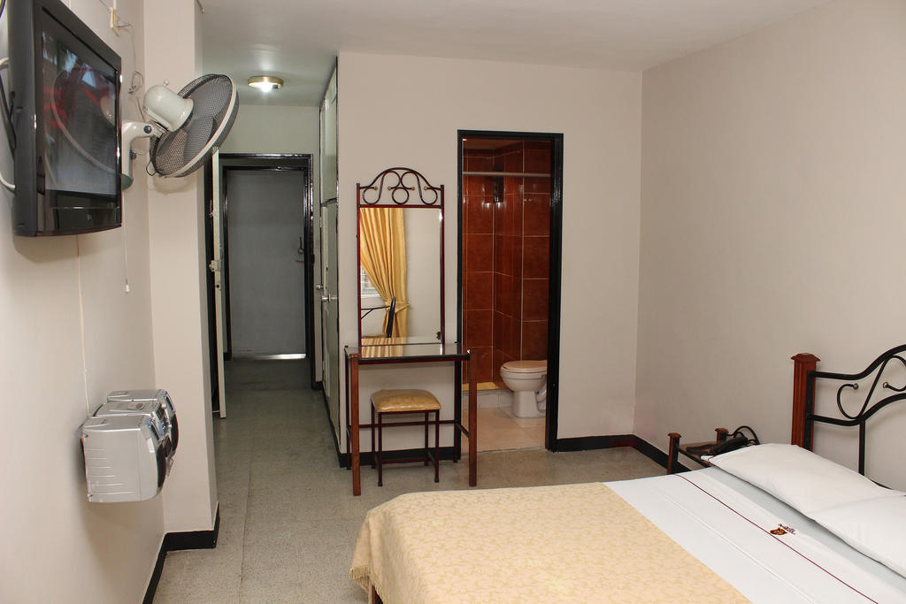 Hotel Normandia Medellín Buitenkant foto